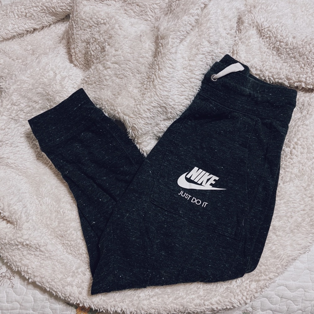 🖤Nike gym vintage Capri sweat pants🖤